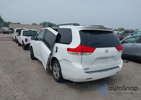 2011 Toyota Sienna Le V6 z USA, uszkodzony, nr VIN 5TDKK3DCXBS059016